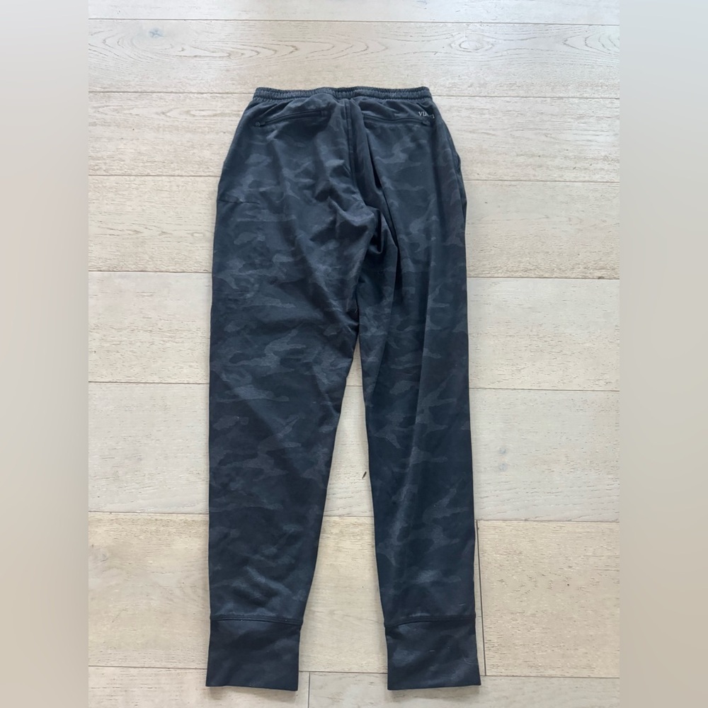 Vuori Sunday Performance Jogger Pants. Mens. Black Camo S - Picture 5 of 8